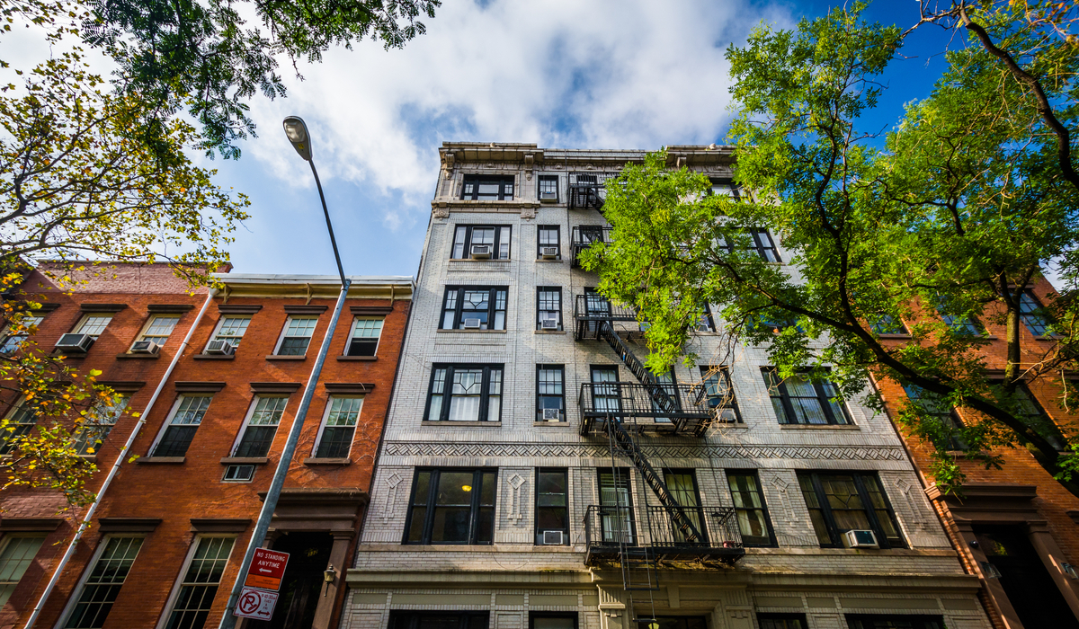 Apartment buildings. Renter energy efficiency.